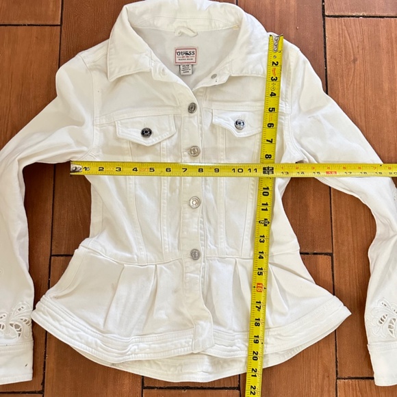 Guess jacket with embroidered details on the sleeves, size XS. The jacket also h - Picture 9 of 12